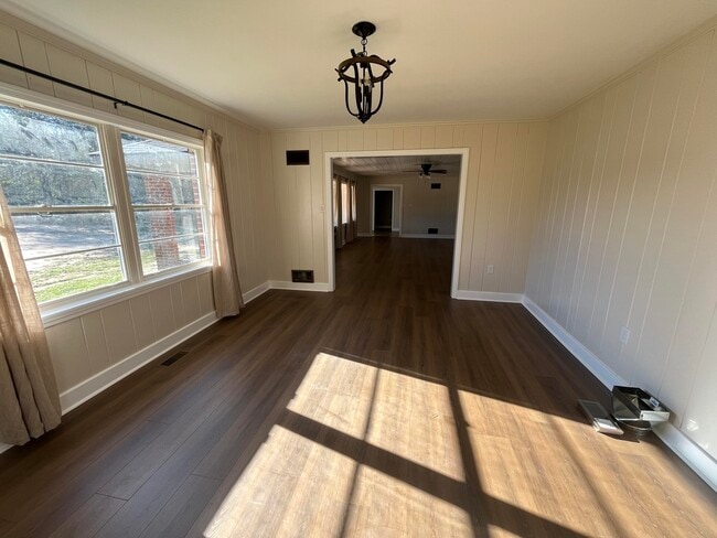 Building Photo - 2110 Broome Rd