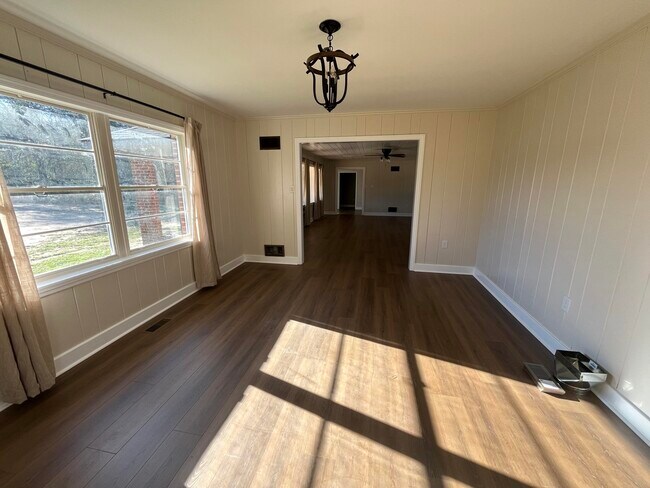 Foto del edificio - 2110 Broome Rd