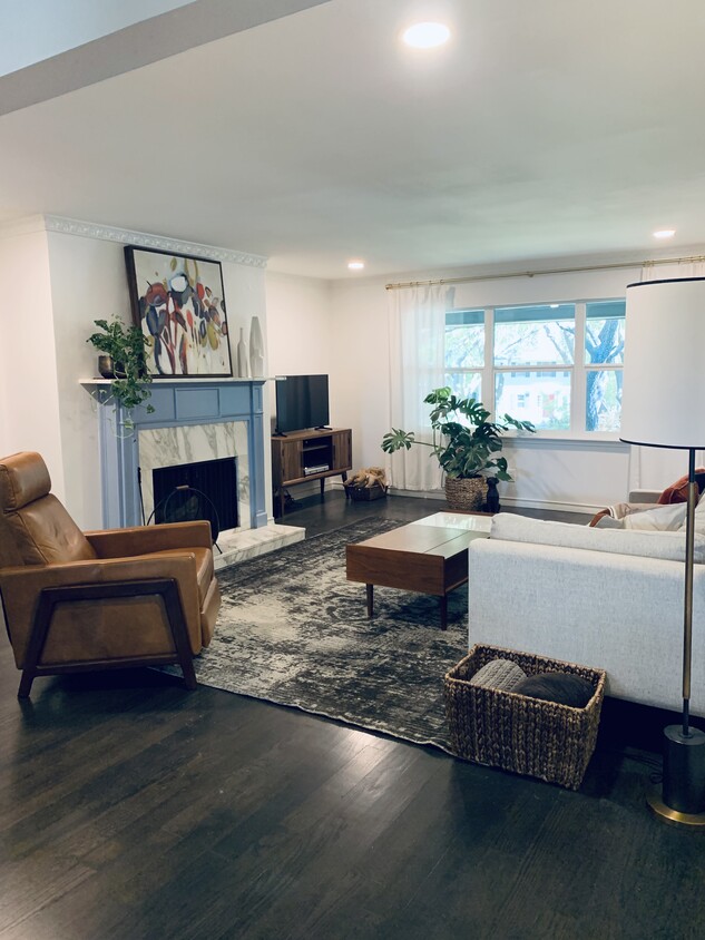 Living room - 6234 Bandera Ave