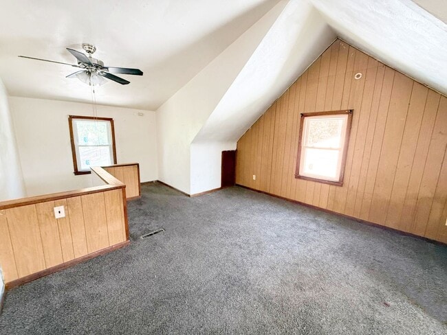 Building Photo - 3 BED 1 BATH BEAUTIFUL SINGLE FAMILY HOME ...