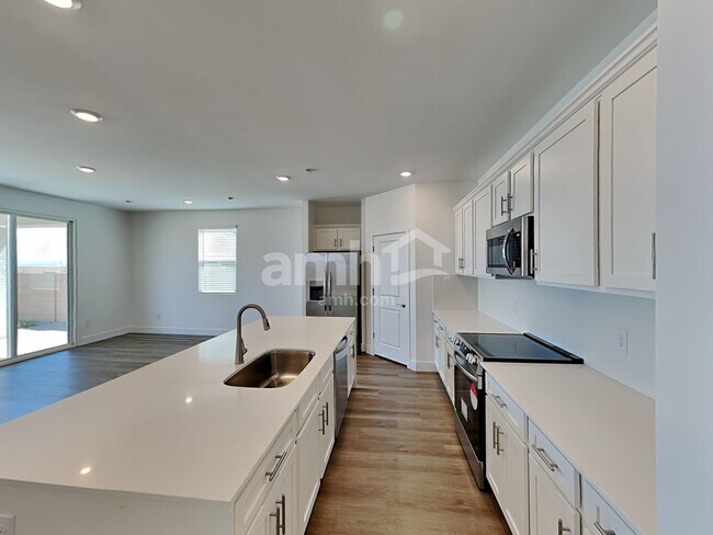 Foto del edificio - 9611 Harkes Dr