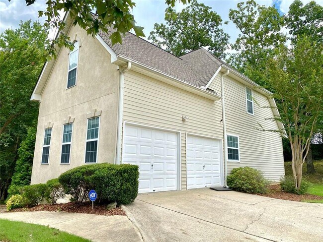 Building Photo - 5923 Rosie Ln SE