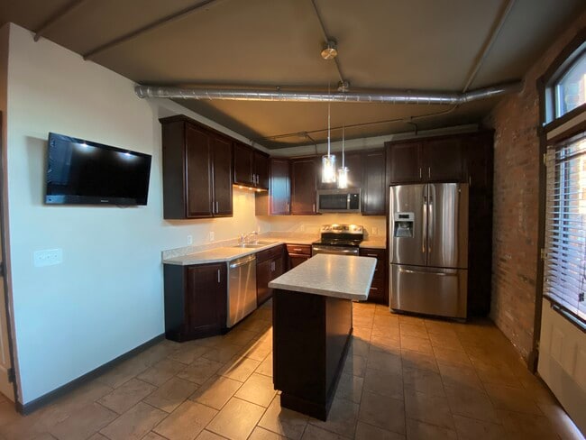 Building Photo - 1810 3rd Ave