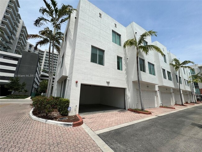 Building Photo - 2130 Van Buren St