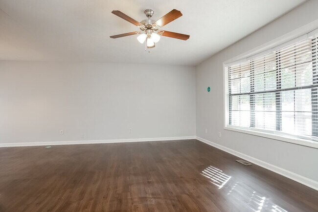 Foto del edificio - 2354 Goodwood Dr