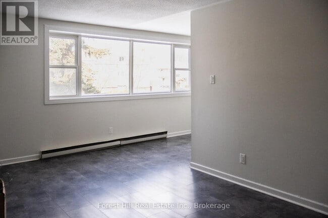 Building Photo - 203 - 176 EIGHTH STREET