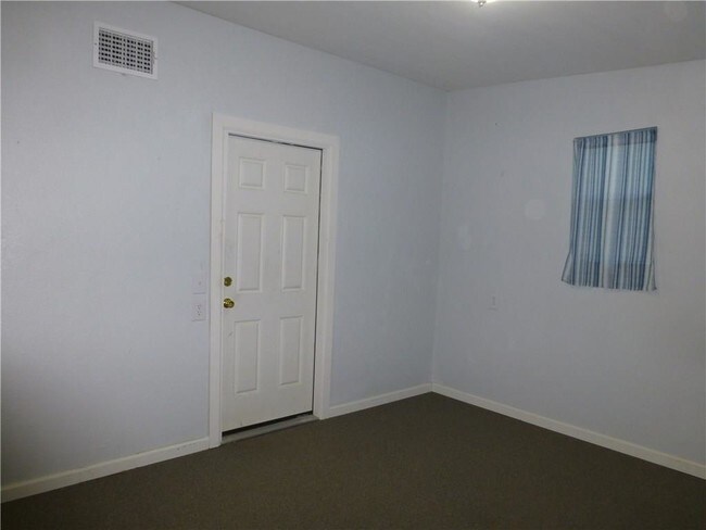 Foto del edificio - 308 Telephone Rd