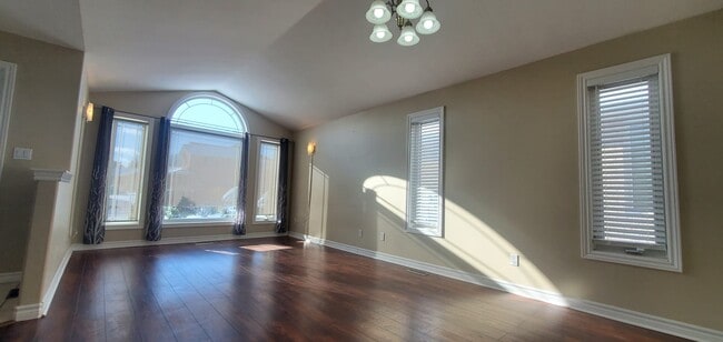 Building Photo - 1 Chelsea Cres