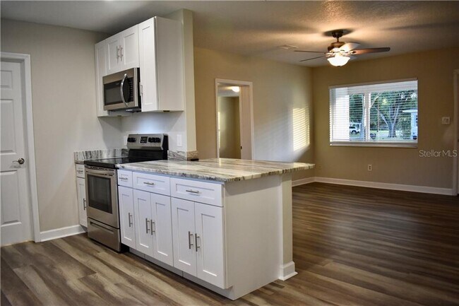 Building Photo - 902 N Excelda Ave
