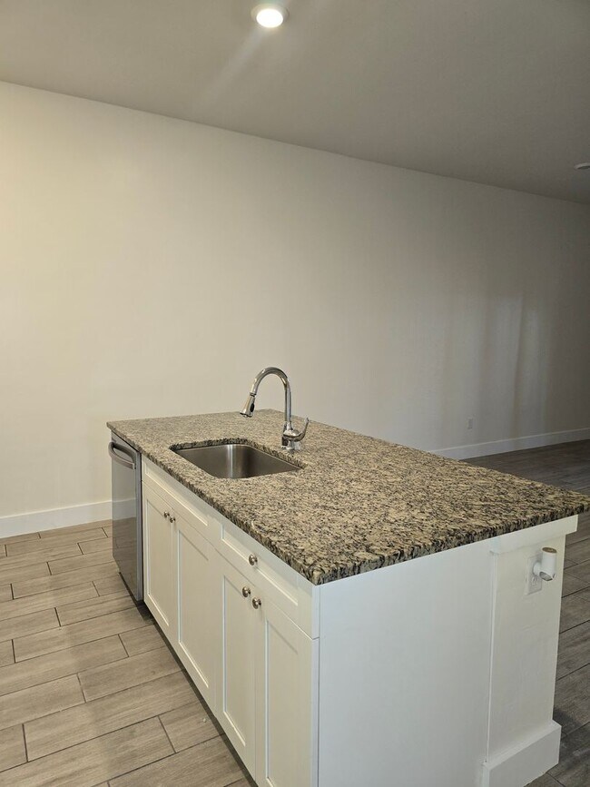 Foto del edificio - Duplex for rent