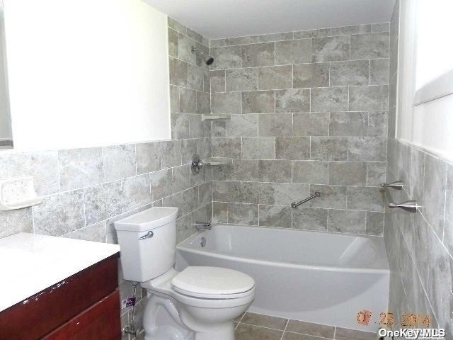 Building Photo - 10 Halcourt Dr