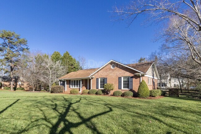 Foto del edificio - 6618 Castlegate Dr