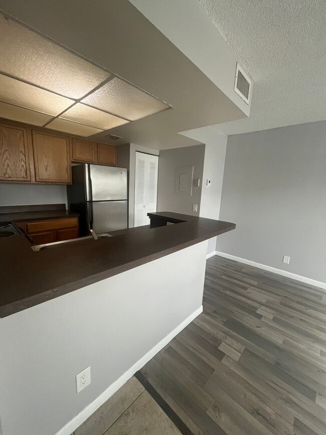 Photo - ONE BEDROOM ONE BATHROOM! Waterfront Commu... Apartment