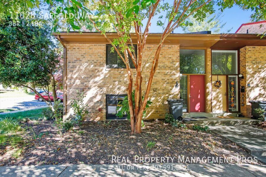 Primary Photo - Beautifully Updated End Unit Townhouse For...