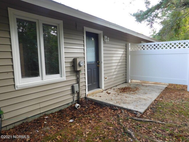 Building Photo - 1537 College Way