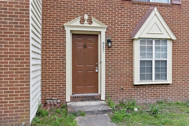 Building Photo - Greenbrier Living Near Shopping, Dining & Major Chesapeake Conveniences at this COMPLETELY REHABB...
