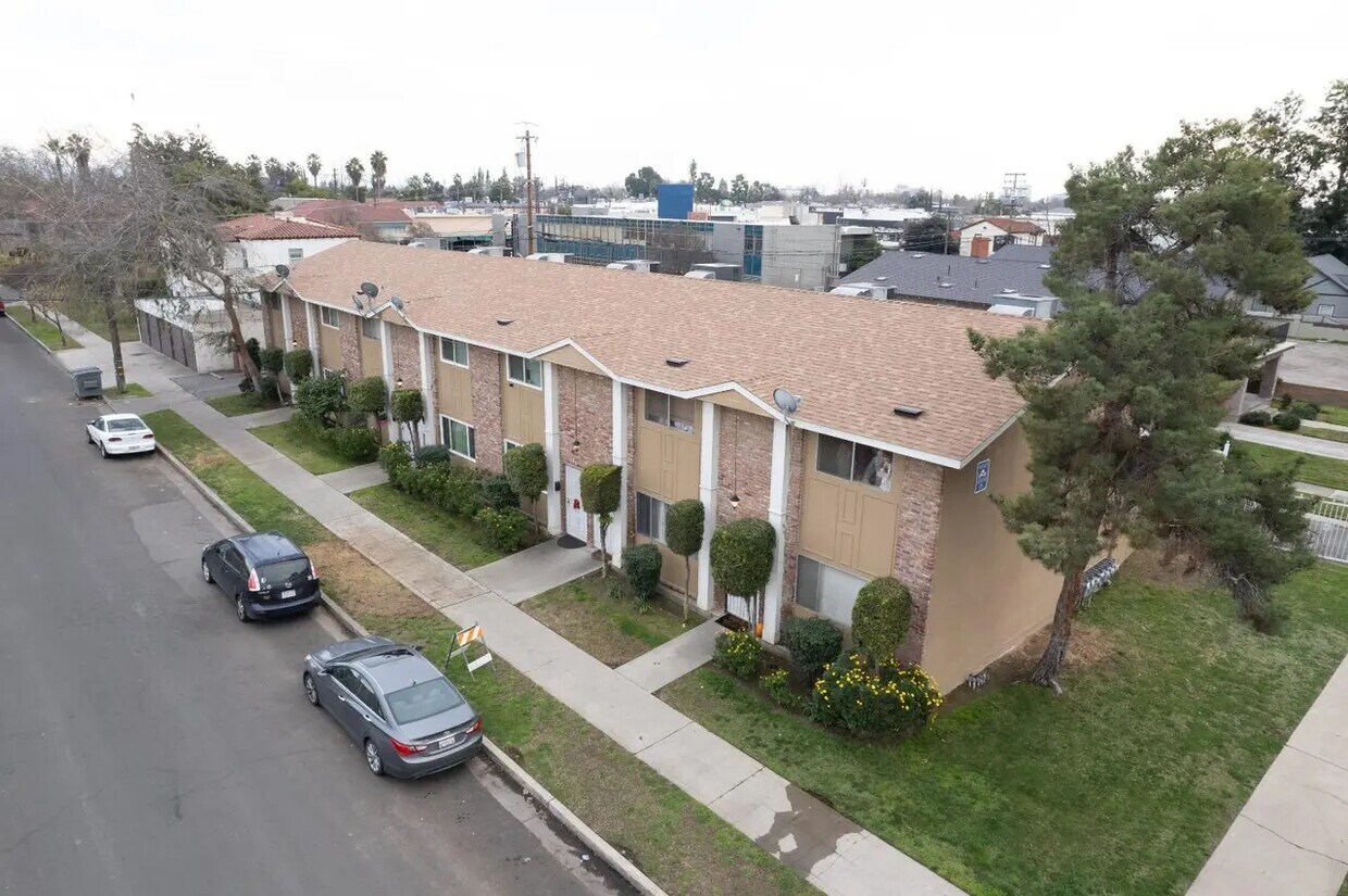 Aerial Photo - 1330 N Linden Ave