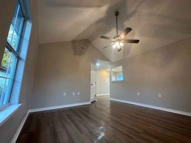Building Photo - 2807 Odem St