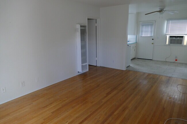 Foto del edificio - 7144 Ramsgate Ave