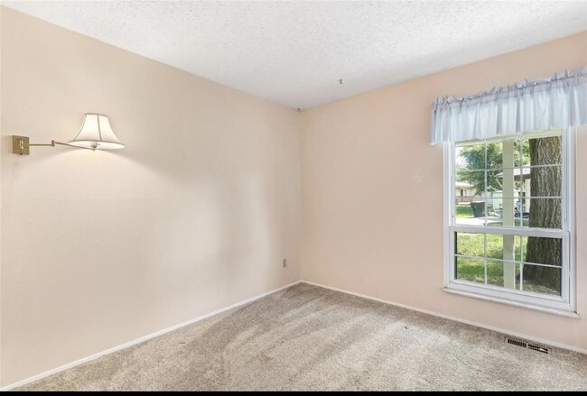 Building Photo - 3 Plum Tree Dr