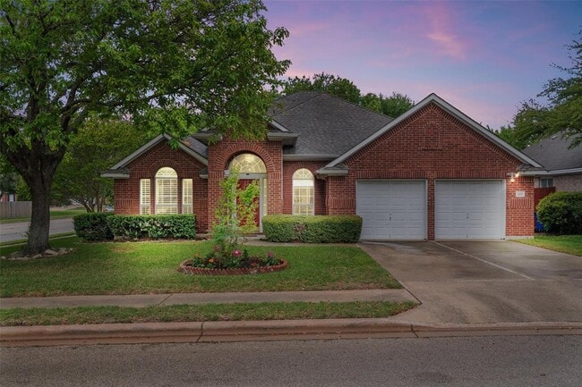 Building Photo - 901 Cashew Ln