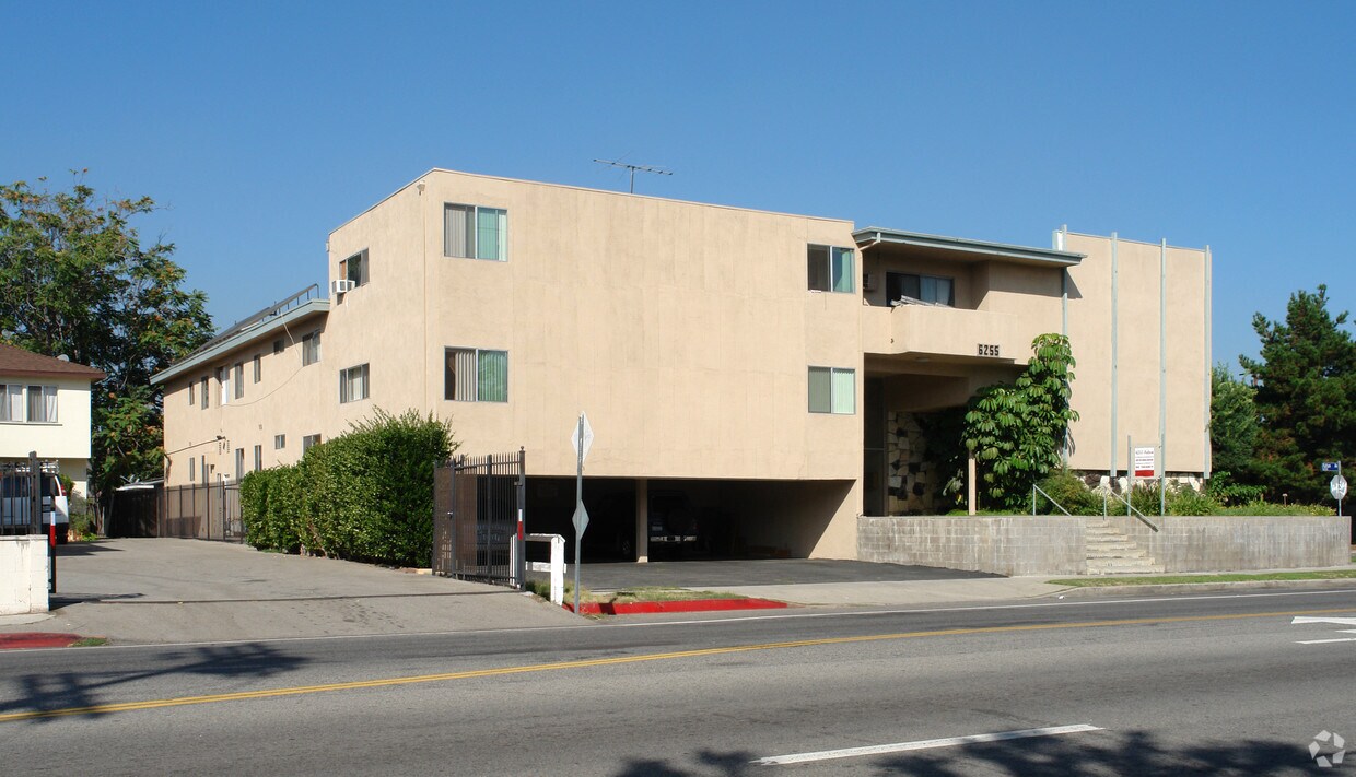 Building Photo - 6255 Fulton Ave