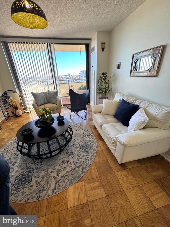 Foto del edificio - 5225 Pooks Hill Rd