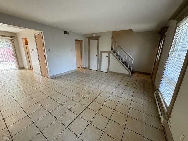 Building Photo - 4847 Mt Vernon Dr