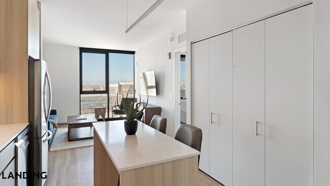 Building Photo - 513 S Damen Ave