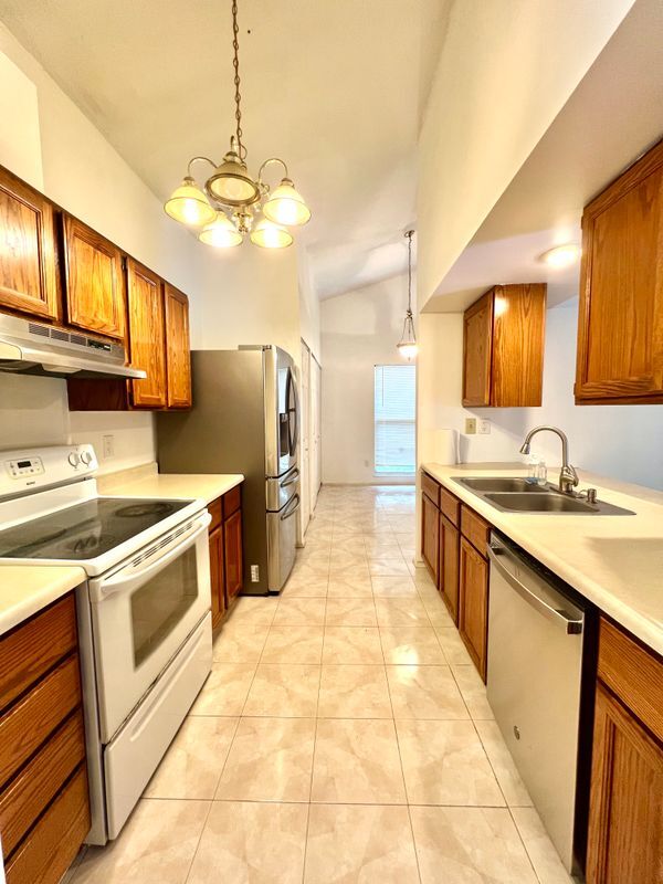 Building Photo - 1295 Taylor Oaks Dr