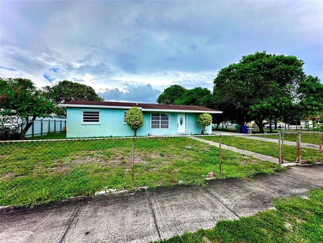 Foto del edificio - 17210 NW 50th Ct