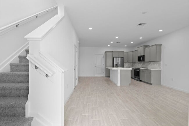 Building Photo - 4616 Longwood Lake Sq