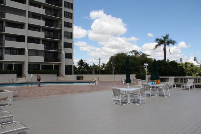 Foto del edificio - 5600 N Flagler Dr