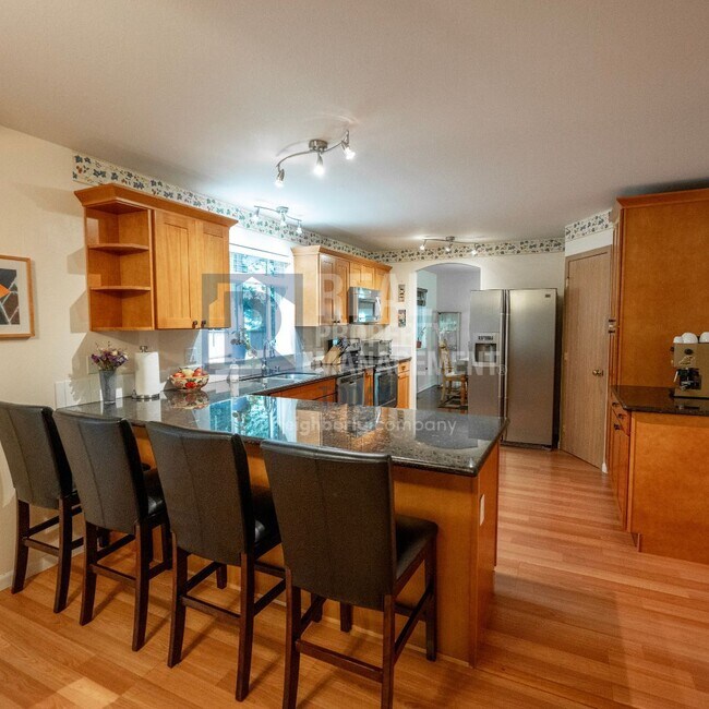 Building Photo - Beautiful 3 Bedroom and 2.5 Bathroom Home!...