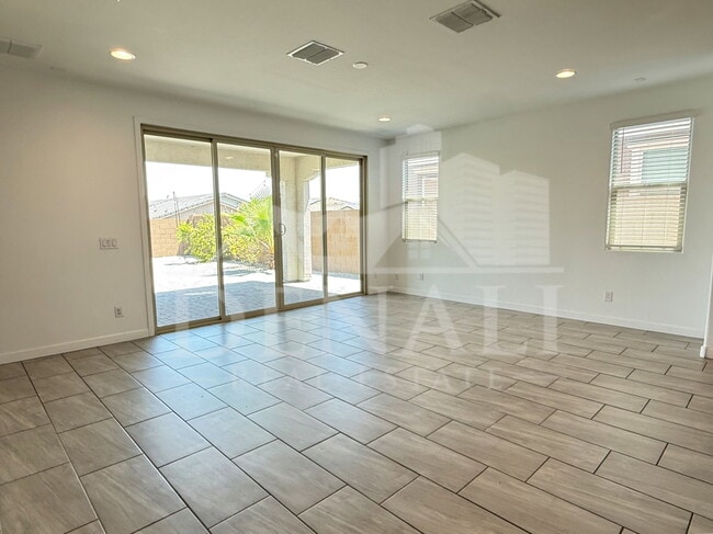 Photo - 1636 W Estes Way House