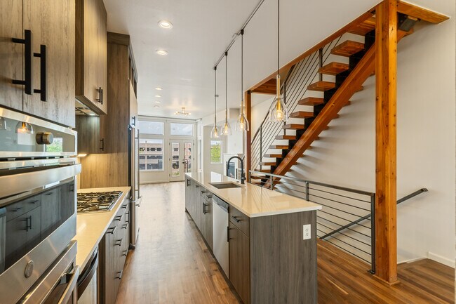 Foto del edificio - 2680 Blake St
