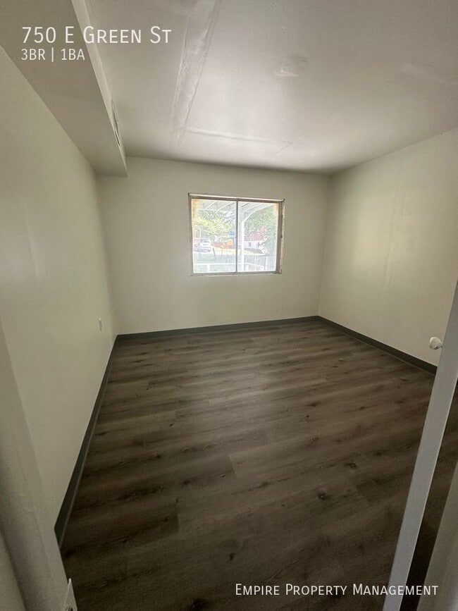 Foto del edificio - 750 E Green St
