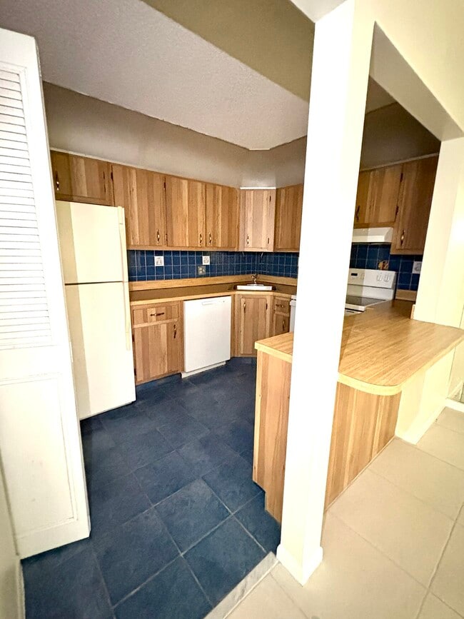 Building Photo - 3626 La Mar Ct
