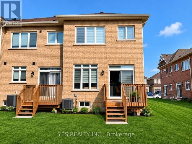 Building Photo - 27 Royal Fern Cres