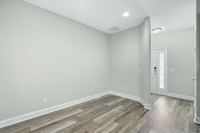 Foto del edificio - Charming 3 Bedroom Townhome with Private Patio & Fenced Backyard