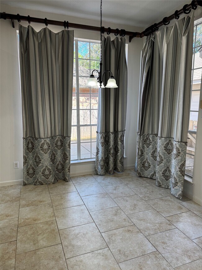 Building Photo - 3802 Canary Grass Ln