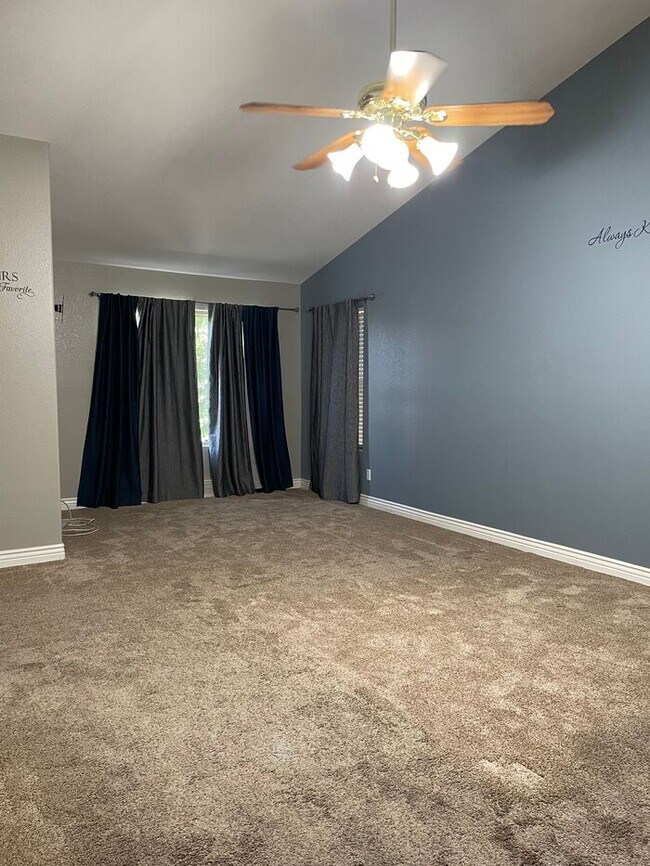 Building Photo - 4 Bed/2.5 Bath Stunner in North Phoenix!!