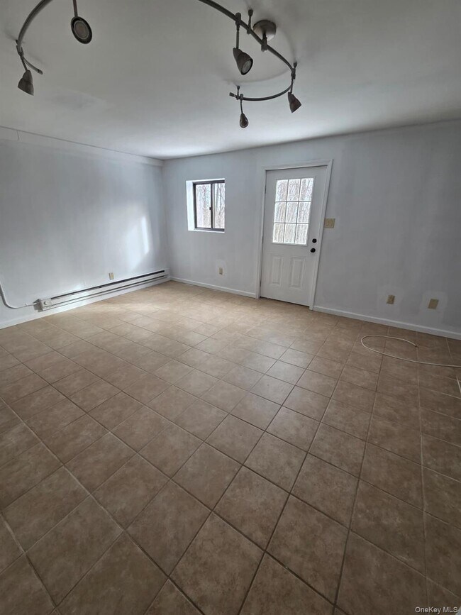 Foto del edificio - 135 Shawanga Lodge Rd