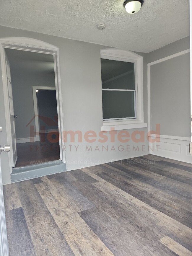 Building Photo - 5 BEDROOM HOME FOR RENT IN COLLINGDALE!