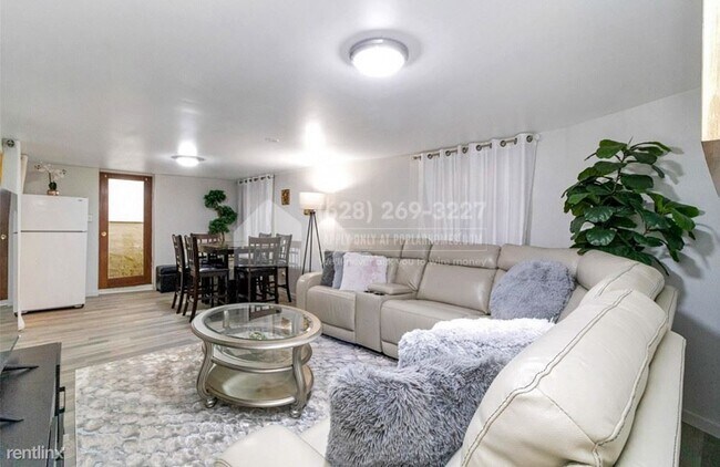 Building Photo - 1 br, 1 bath Triplex - 819 NW 50th Street ...