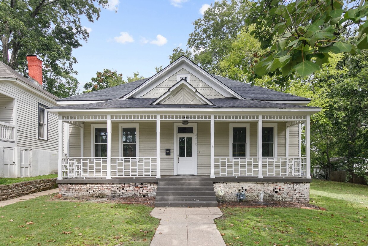 Primary Photo - 2 Bedroom / 2 Bathroom Avondale House