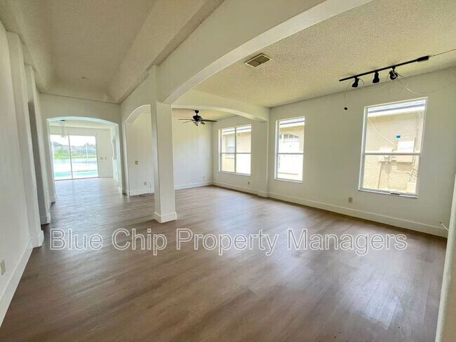 Foto del edificio - 1923 Bridgeview Cir