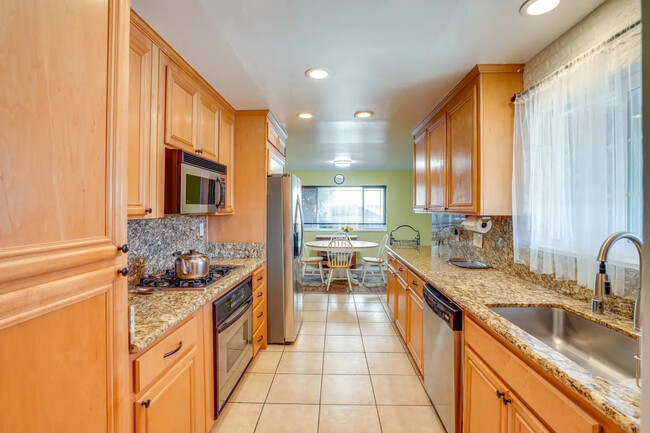 Building Photo - 1817 Sereno Dr