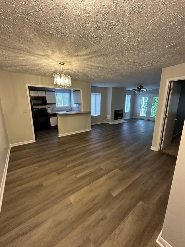 Building Photo - 3371 Galleria Dr