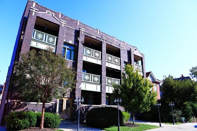 Mayleeno 416-418 E Vermont Street - 416 E Vermont St